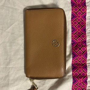 Tory Burch wallet